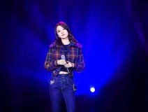张韶涵在 歌手唱完这首歌,全世界都安静了,汪峰的表情亮了!