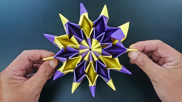 可以无限翻转的折纸烟花,原来做法非常简单,能玩一天的减压玩具