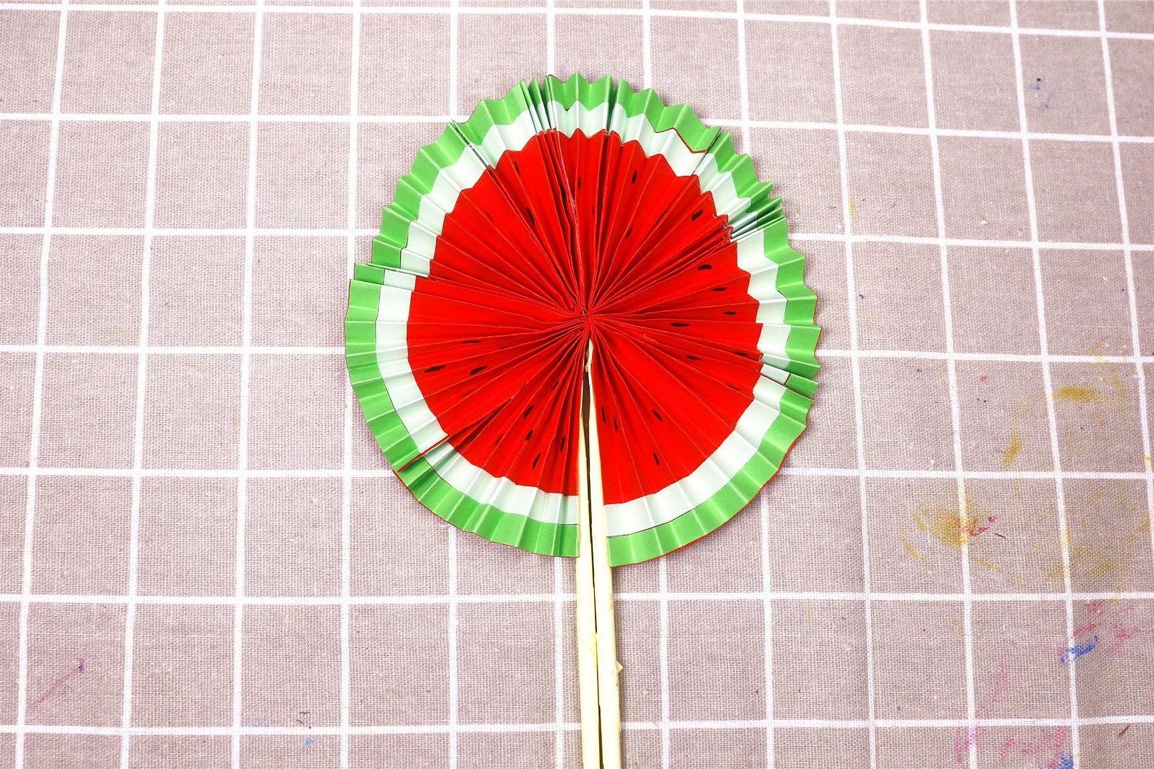 视频:小爱的手作日记 折纸西瓜扇子