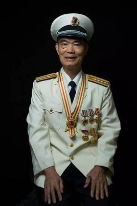麦贤得是大校军衔,广州海军基地副司令员.
