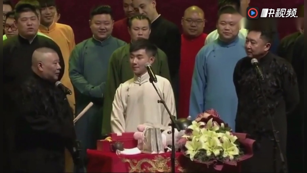 郭德纲于谦调侃陶阳身高,老郭刚损了一句瞬间尴尬,笑坏一旁于谦