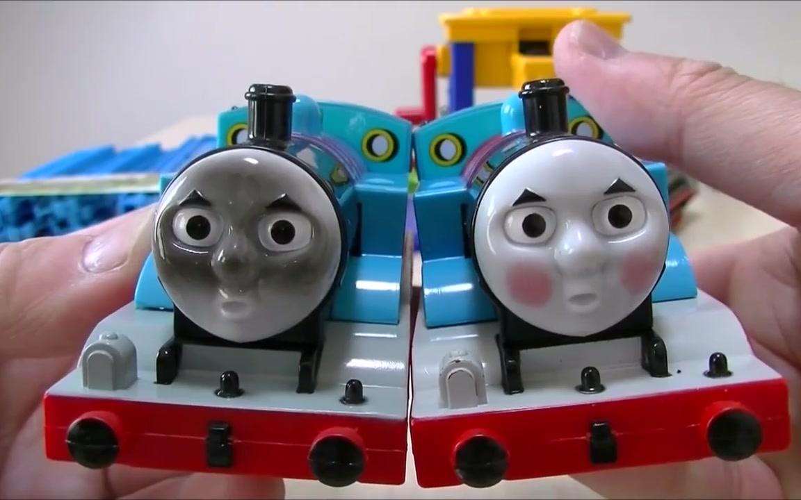 托马斯和他的朋友们撞车了 撞得脸都黑了 超长火车运输货物卡通玩具