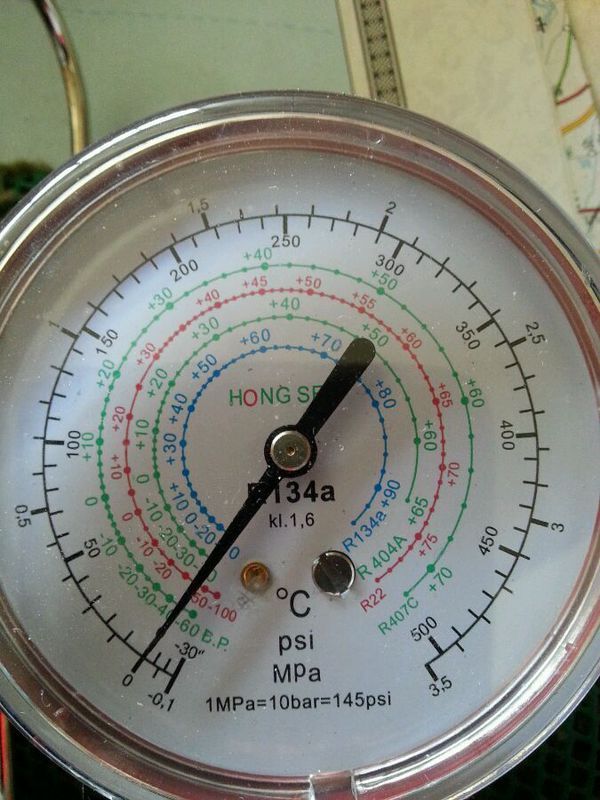这个空调歧管压力表里面怎么这么多数值都怎么看啊?分别代表什么?