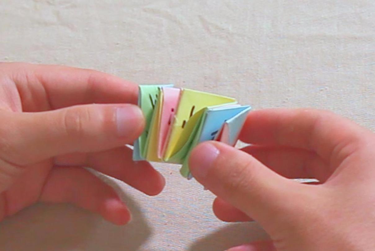 视频:手工折纸1款可伸缩的礼物,简单易学,让父亲打开给他一个惊喜