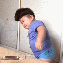 小短腿挺能嘚瑟的,小鬼 最近有人在微信里发的跪求出处和姓名