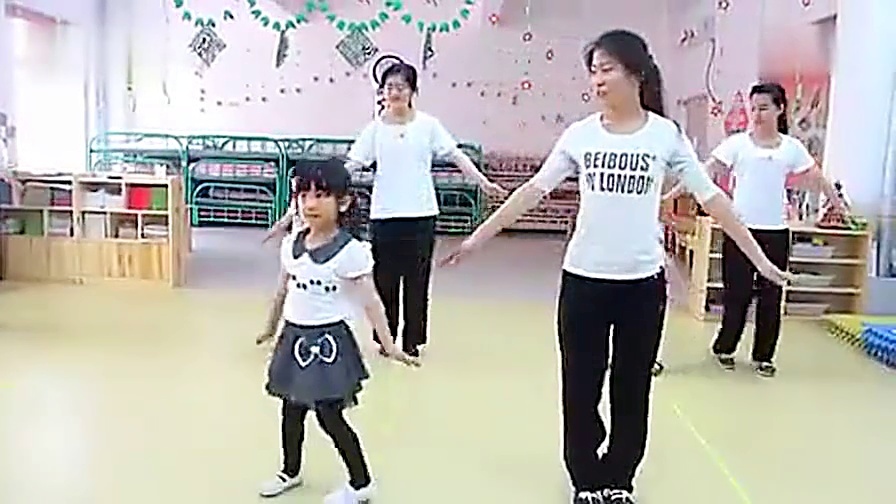 幼儿园小班 亲子舞蹈