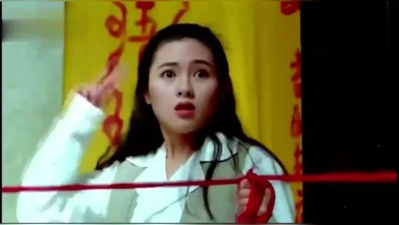 美女女道士李丽珍和林正英一起对付千年音乐僵尸!