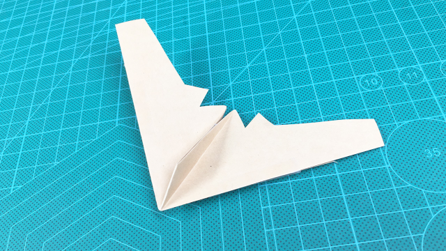 b2轰炸机折纸教程,半张纸就能折成的炫酷纸飞机!