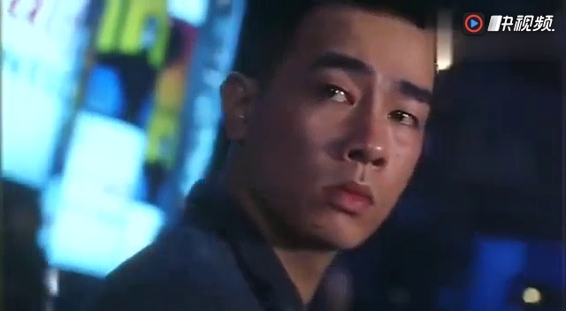 赌神3之少年赌神:陈小春地铁单挑黎明,帅气十足
