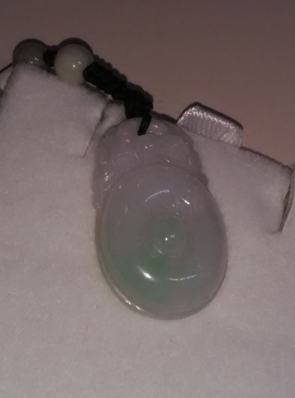 这两个成色一样吗?哪个好些?是天然的还是药水泡的?