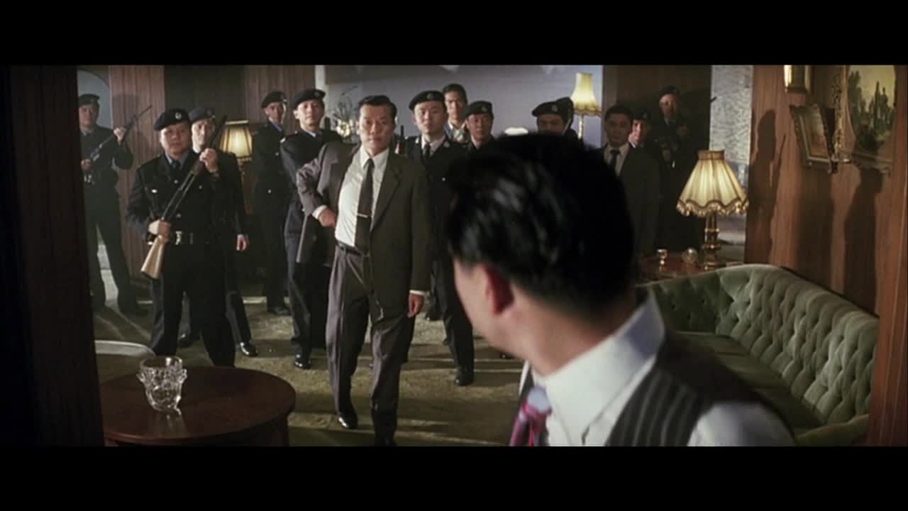 吕良伟这个镜头,永远是跛豪中的经典,看过电影追龙的你,觉得和甄.