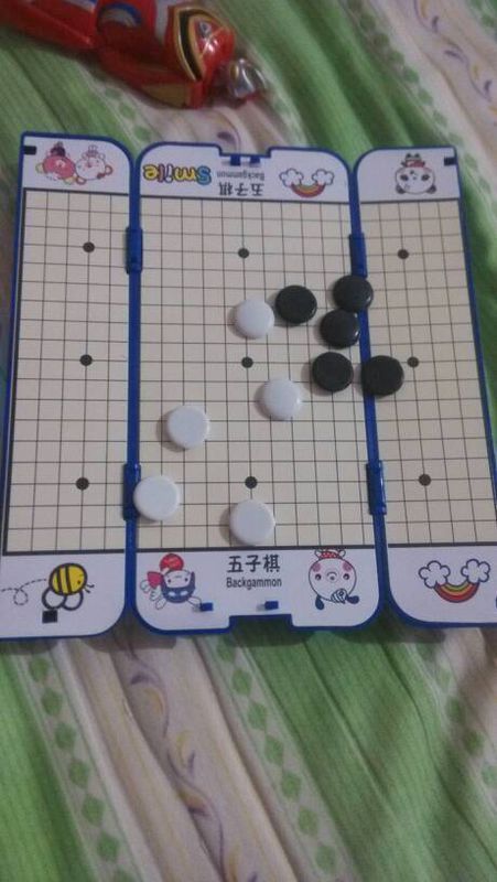 五子棋怎么玩 是不是只是骗小孩的 只有黑白共十个子