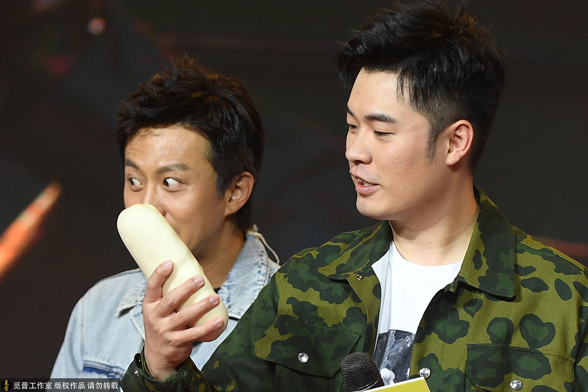 郑恺鹿晗吃交杯面_郑恺鹿晗庆生吃交杯面 邓超陈赫飞刀削面大比拼