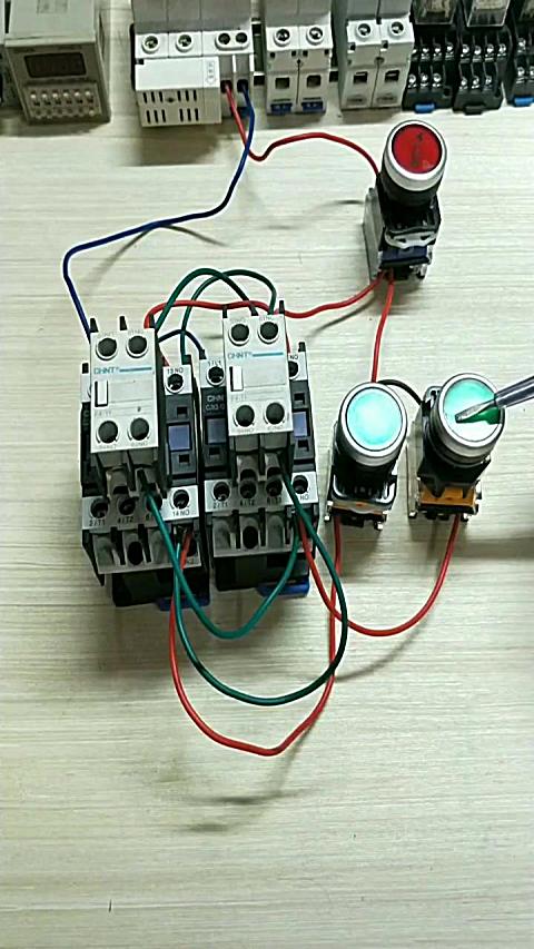 电工基本功 三相电机 正反转控制 电路的 接线方法和讲解 长见识了