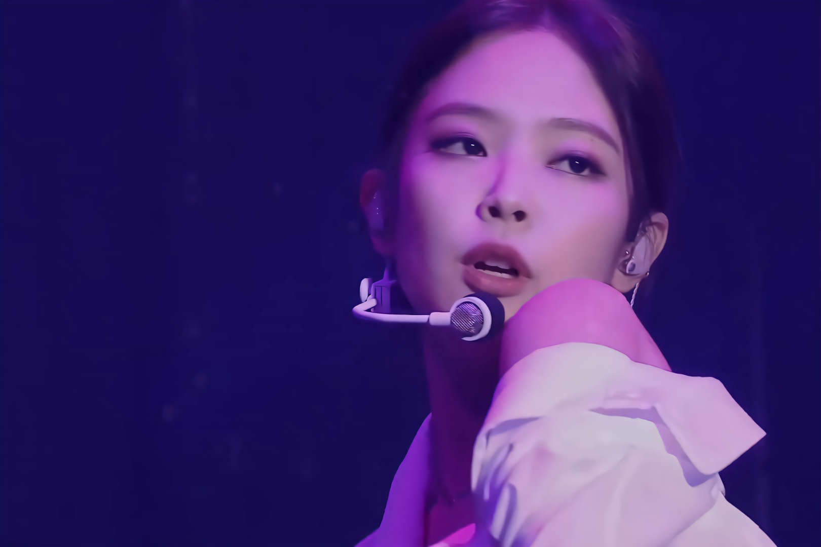 blackpink成员jennie《solo》 舞台首秀 迷幻热舞超美