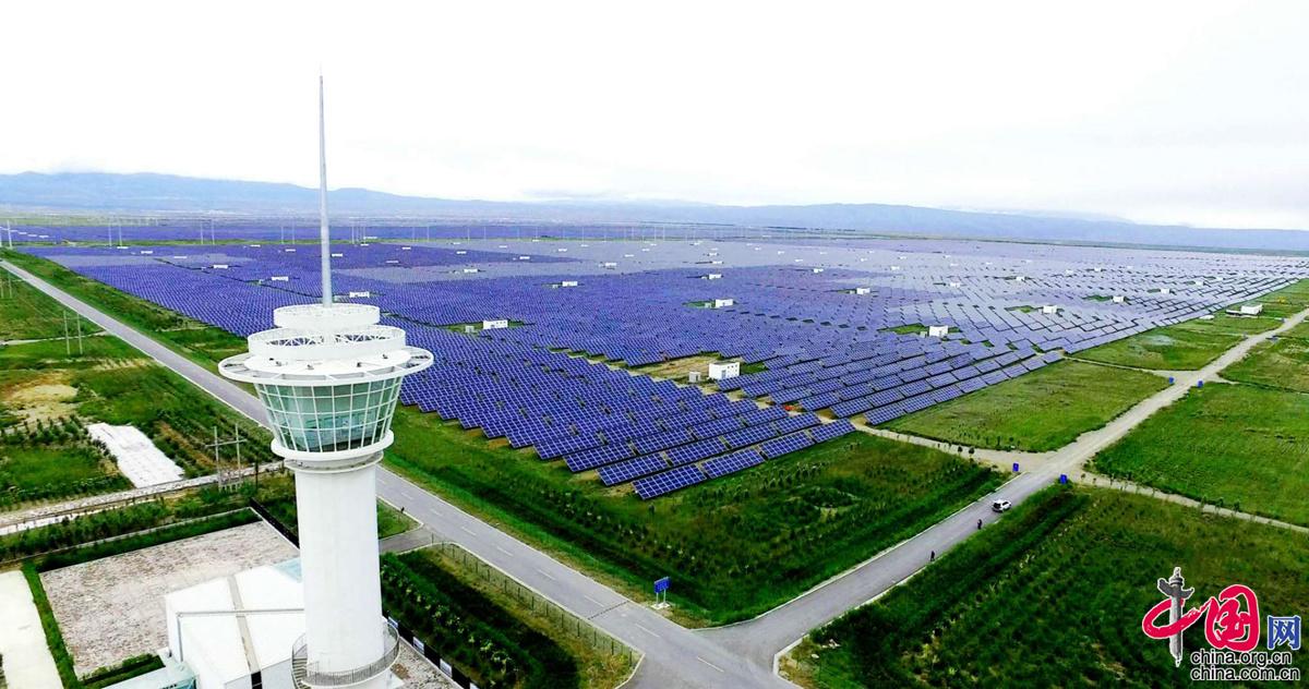 青海共和县:深挖光伏能源 用智慧美化青青草原