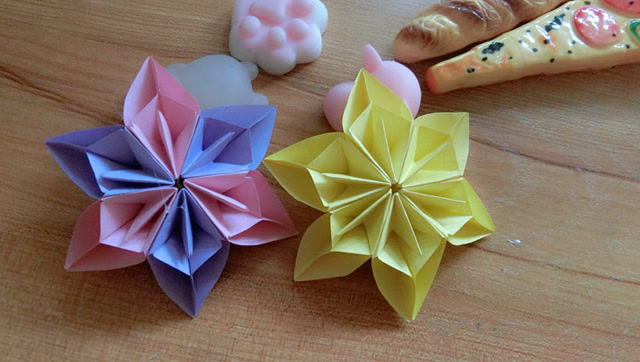 一分钟教你折漂亮的纸花,做法其实很简单,女生喜欢的手工折纸视频