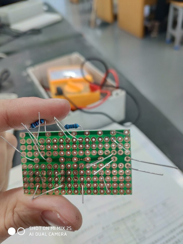 这种电路板怎么连接多谐振荡器电路图