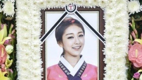 权梨世入殓圈中好友悲痛吊唁 骨灰将长埋日本