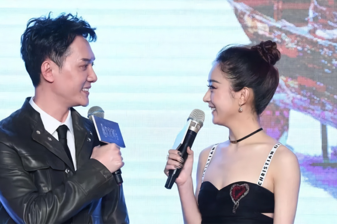 冯绍峰与赵丽颖婚后首晒生活照,甜蜜程度让人嫉妒!