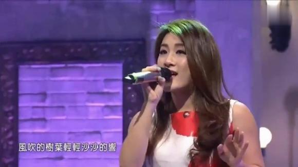 视频:刘明湘一曲《说你爱我吧》满满的温柔,原来她唱情歌这么好听