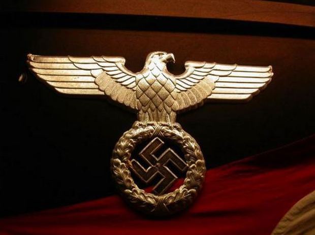 老希的德国纳粹党,所使用的,是左旋卍45度!