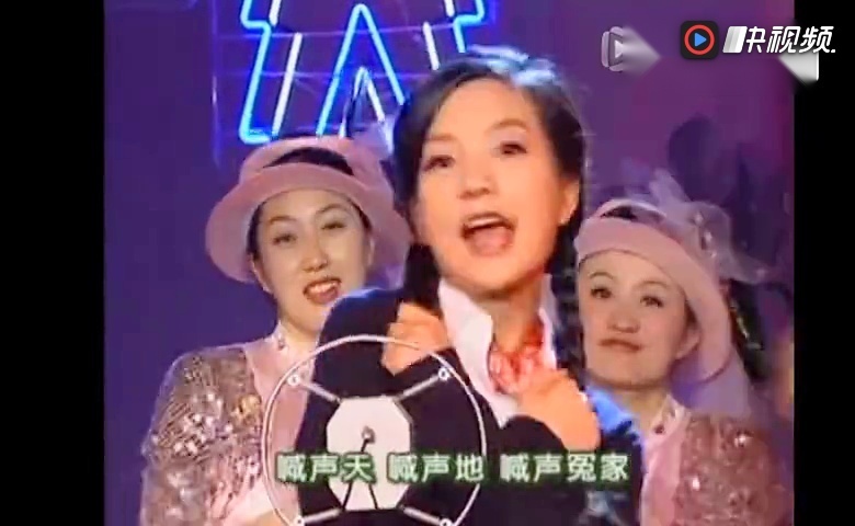 赵薇 在《情深深雨蒙蒙》里唱的《小冤家》和 周冬雨 在 中餐厅 里唱
