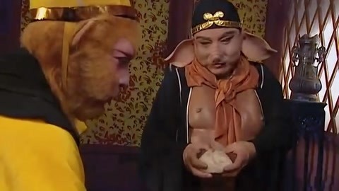 西游记续集:猪八戒就知道吃!竟把猴哥惹急了,这表情真是呆萌!