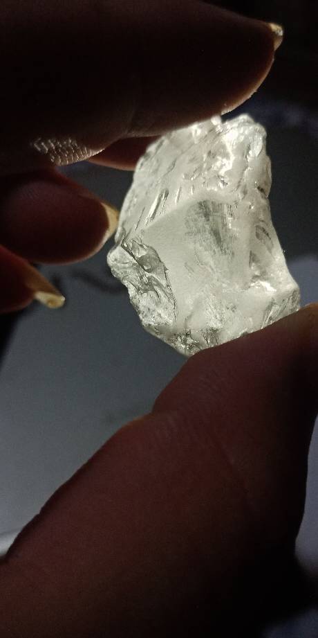 请问这是钻石金刚石的生长纹吗?