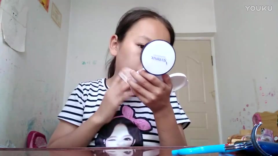 小学生化妆 有点可爱