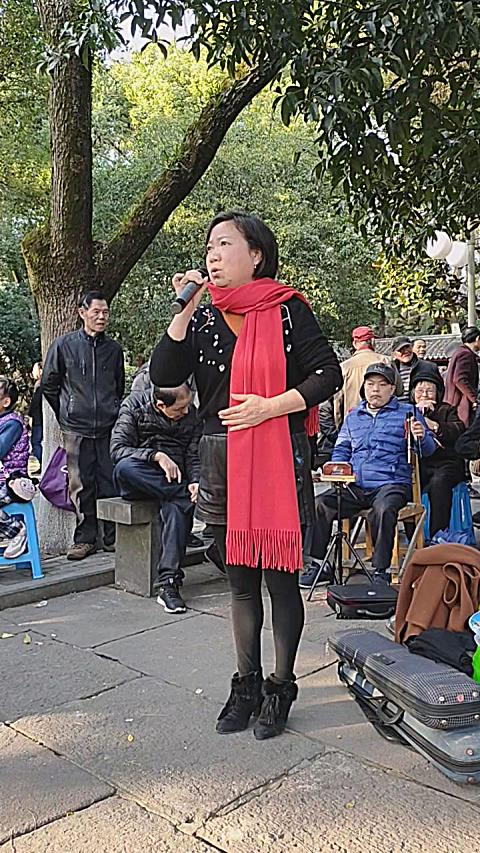 陈小芬唱 甬剧后山大路有高低宁波市中山公园演唱姜文定拍摄2o19年12