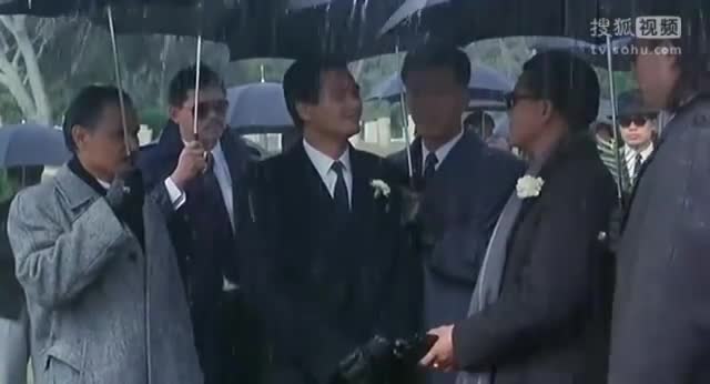 《江湖情2》都说万梓良抢了周润发的风头,黑社会老大真适合他