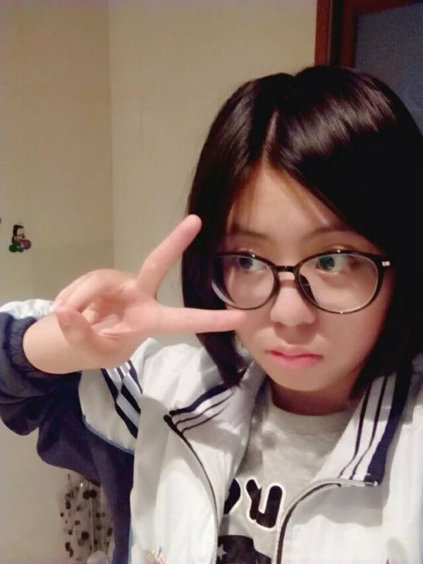大家是喜欢安静文雅的图片呢?背影女生和还是阳光围墙女生男生翻图片