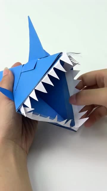 超简单的折纸鲨鱼