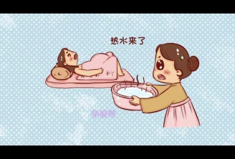 视频:古代女人生孩子时,接生婆要求端热水拿剪刀究竟是干什么用的?