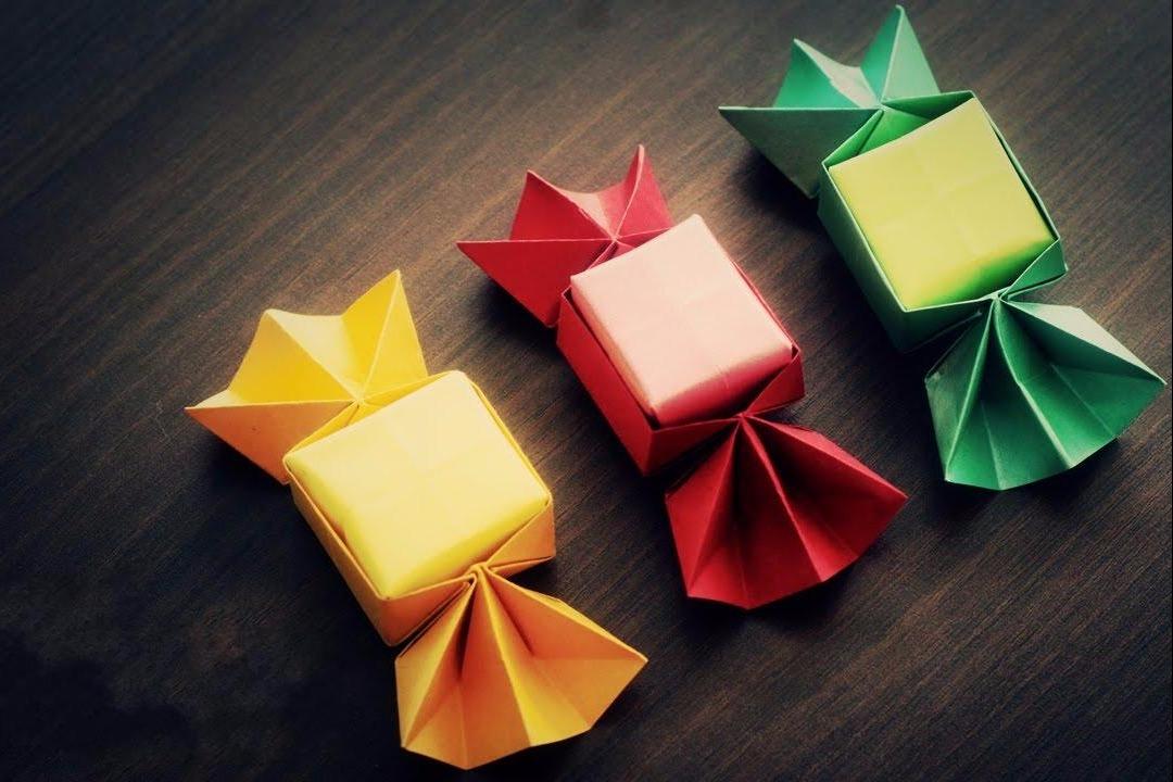 视频:橡皮擦没地方放?教你折纸糖果收纳盒,用来放橡皮擦再合适不过了
