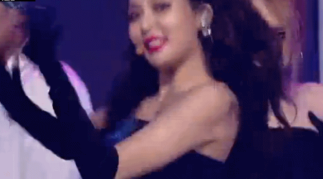 热辣舞蹈上演极致火撩