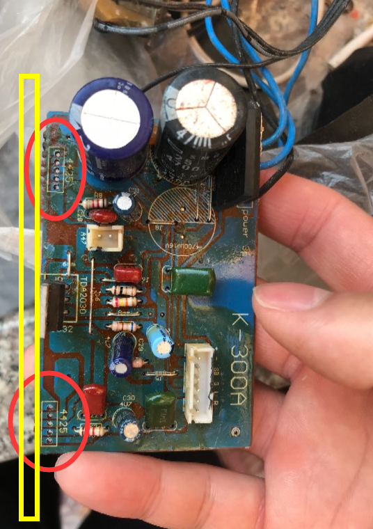 电脑小音箱电路板上音频输入线的公共线怎么焊接?