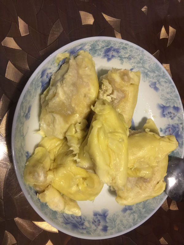 榴莲破开来果肉的核部有些发黑,如照片,是不是坏了?可