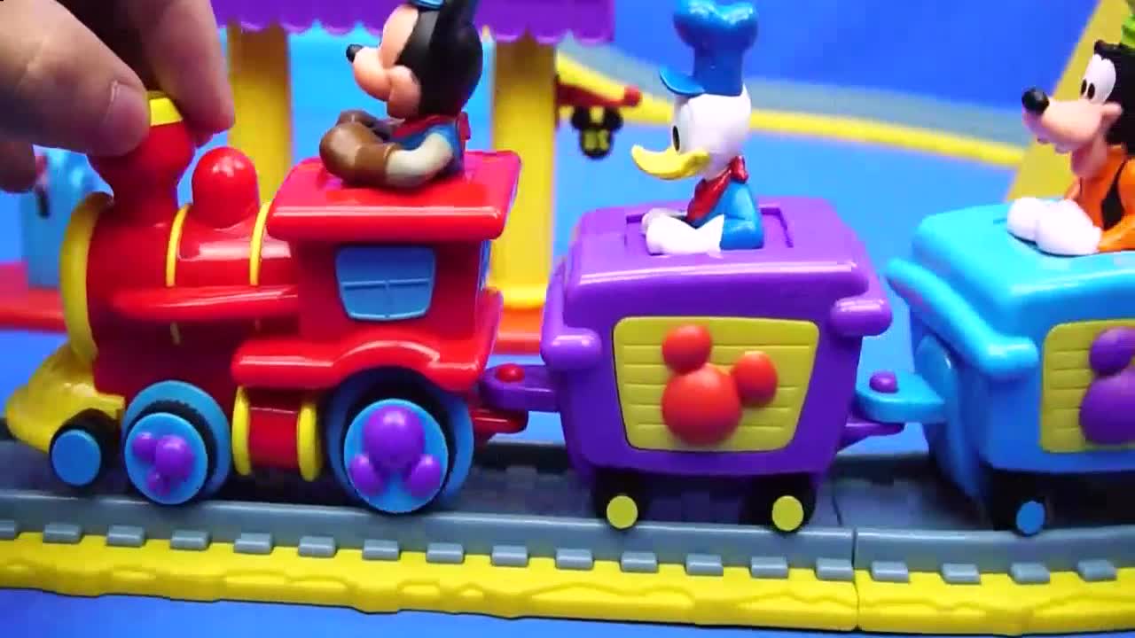 米奇妙妙屋 米老鼠的火车轨道 玩具 唐老鸭,小猪佩奇,海底小纵队
