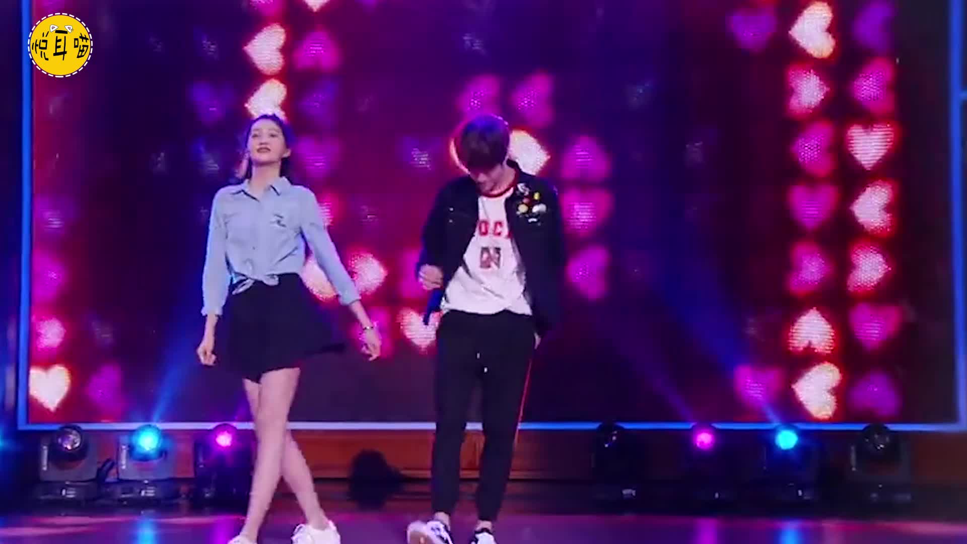 关晓彤王一博合作舞台,甜蜜双人舞《oops》,看多少遍都不腻-悦耳喵