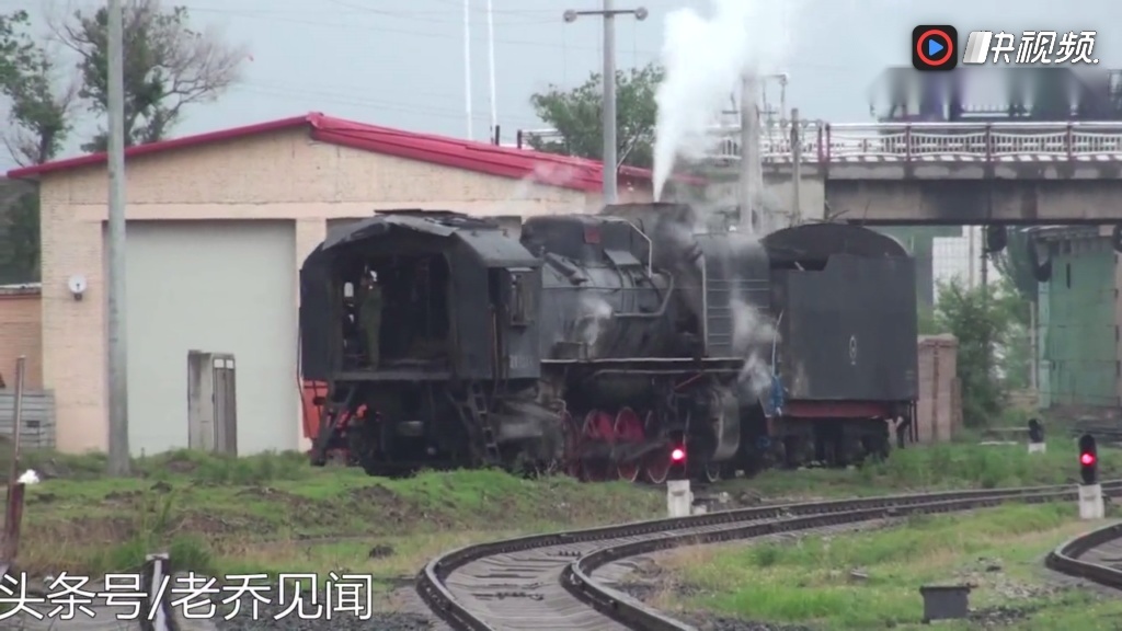 实拍曾经中国元宝山前进蒸汽机车,煤水车竟倒挂在车头