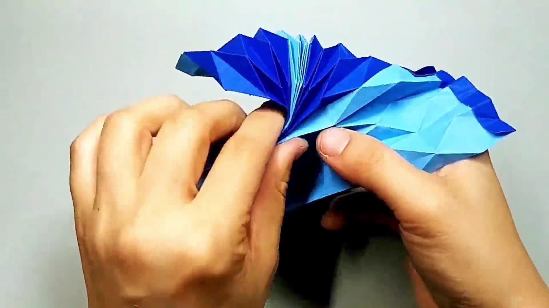 立体热气球折纸视频教程,教你用纸制作立体热气球,很好玩!