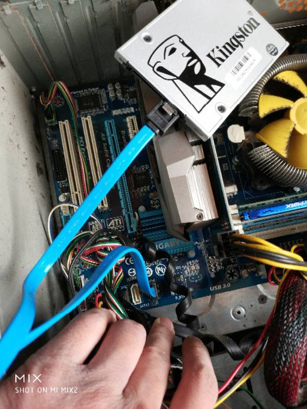 铭瑄主板插线图_硬盘数据线插主板哪里_主板插显卡的插槽