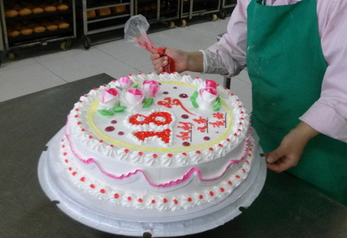 生日蛋糕上写什么字比较好十八岁成人礼?