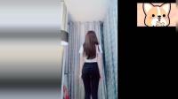 女朋友深夜跟随音乐热舞 这后背摇真是绝了!