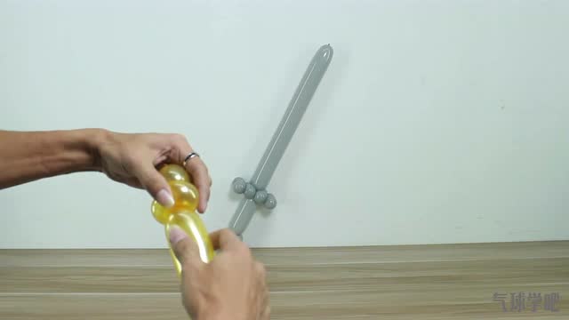 气球学吧长条气球视频教程造型-宝剑