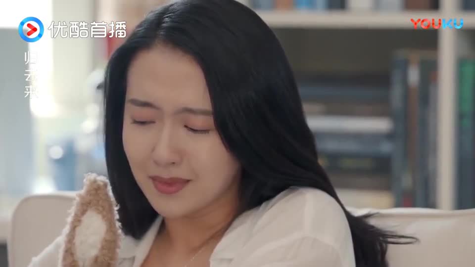 帅哥知道自己家和女友家的龌龊勾当后,决定放 b/b>