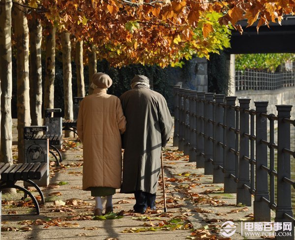 ps给孤单老人调整夕阳光照效果