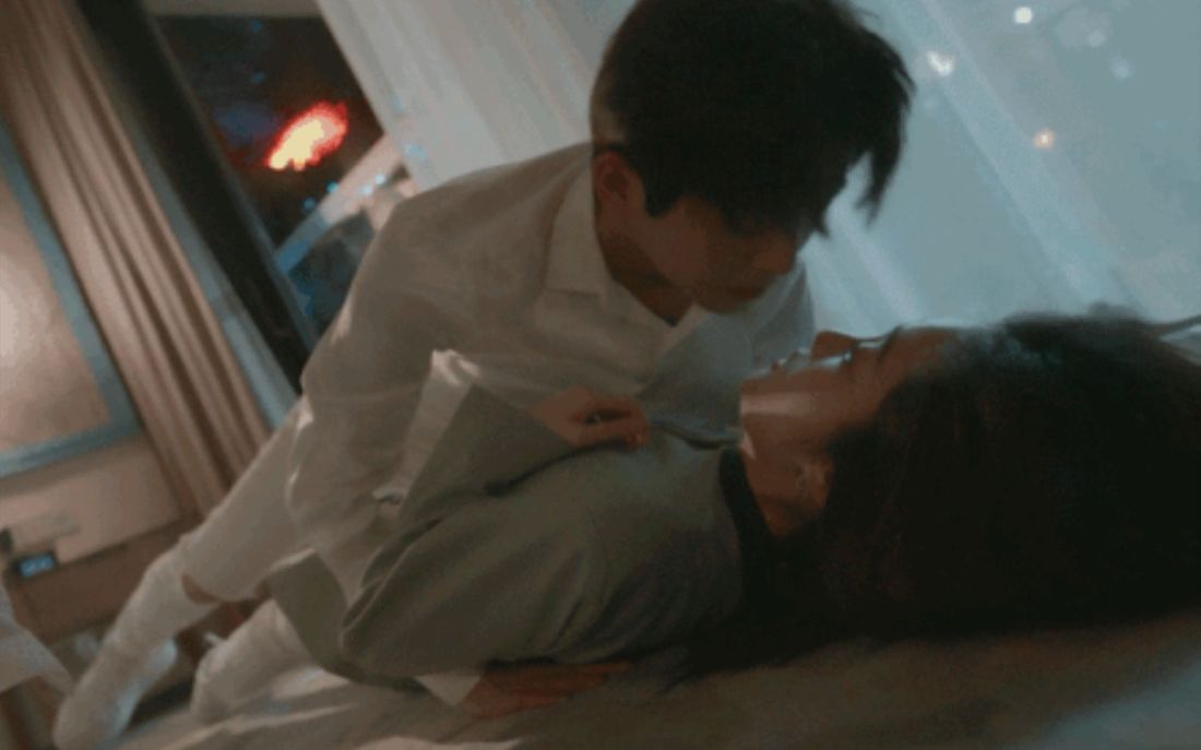彗星来的那一夜】和男偶像地咚,床咚,窗帘咚,女生主动献吻,人工